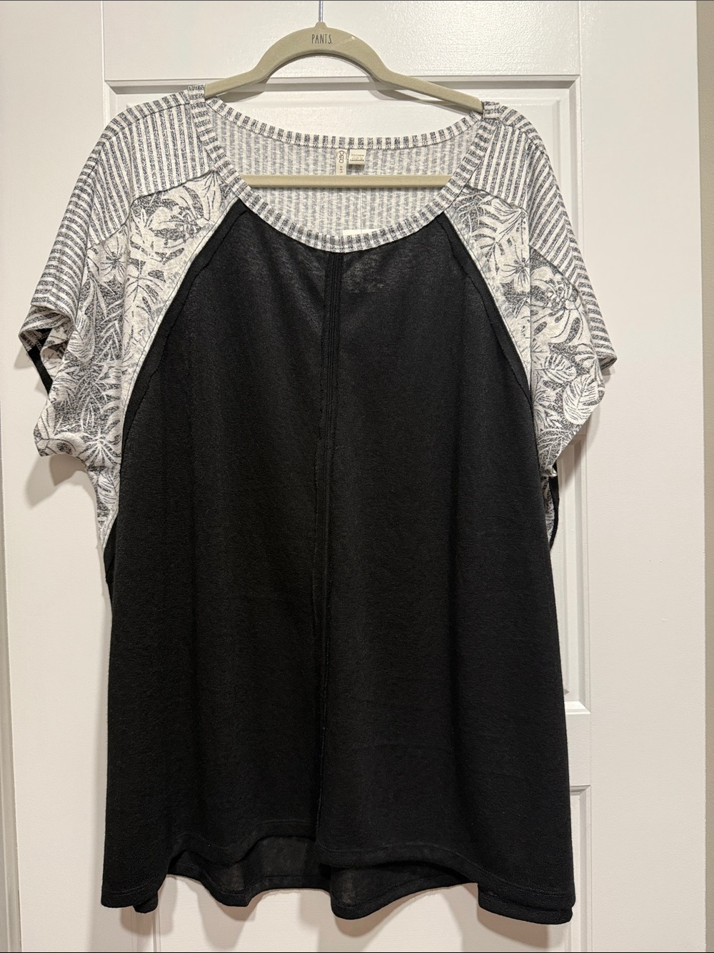 Cato Black Body Contrast Short-Sleeve Raglan Top with Printed Sleeves